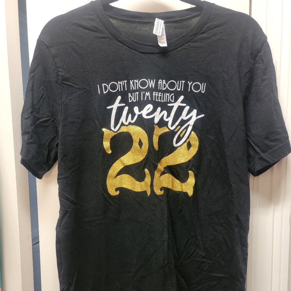 22nd Birthday - Taylor Swift I dont know about you feeling 22 - Tshirt Size LG